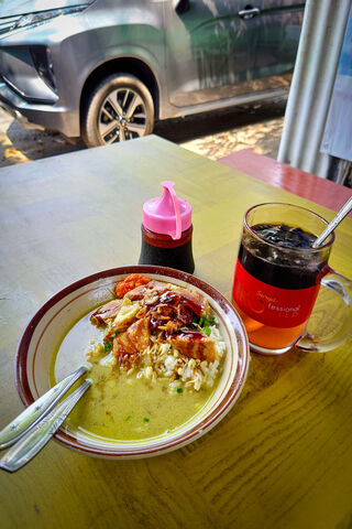 Delicious Local Feast 🍜🥤