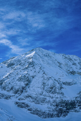 Majestic Snow-Capped Pe..