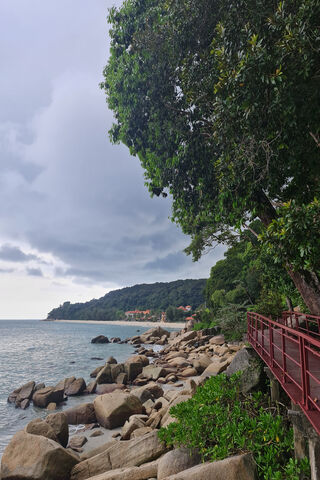 Serene Coastal Escape �..