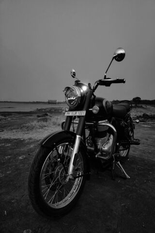 Classic Ride by the Wat..