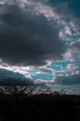 Dramatic Sky Overhead 🌥️✨