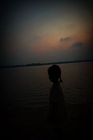 Serene Silhouette at Du..