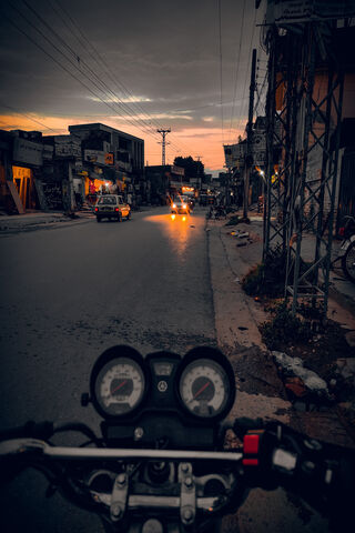 Evening Ride Through the Streets 🌆🏍️