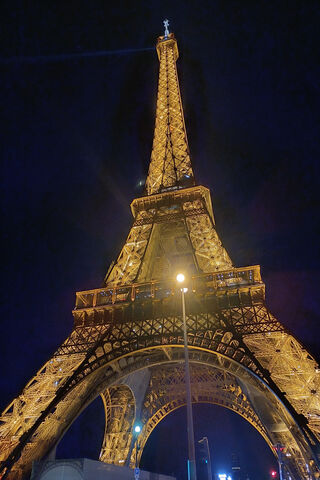Sparkling Eiffel Tower ..