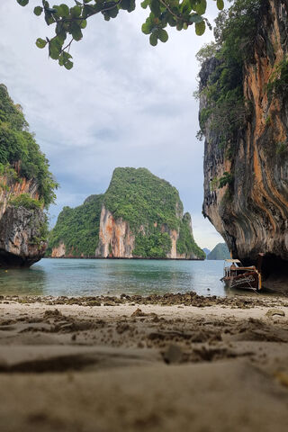 Serene Beach Escape 🌴🏖️