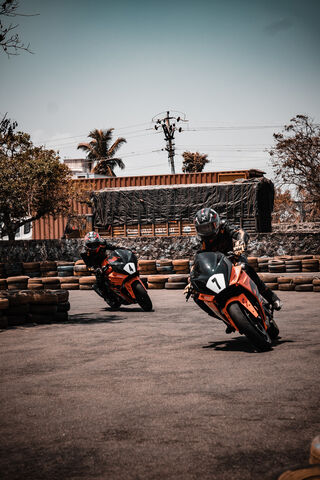 Thrilling Motorcycle Ra..