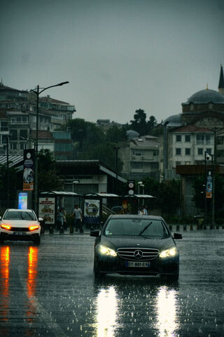 Rainy City Drive 🌧️🚗