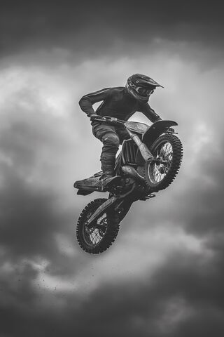 Thrilling Dirt Bike Jum..