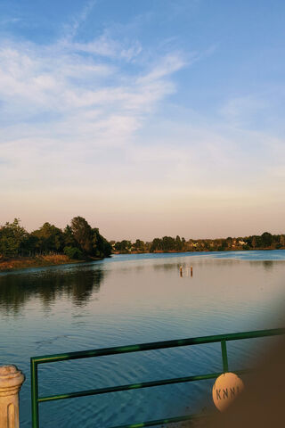 Serene Lakeside View 🌅