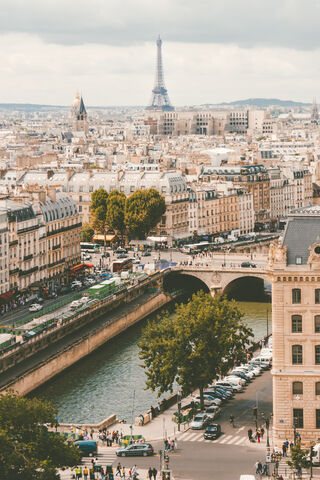 A Glimpse of Paris: The..