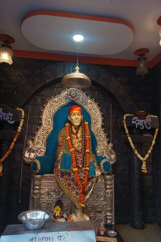 Divine Presence: A Glim..