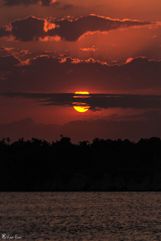 Golden Horizon: A Sunse..