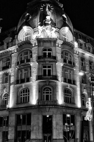 Nighttime Elegance: A H..