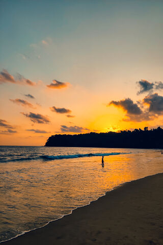 Golden Horizon: A Sunse..