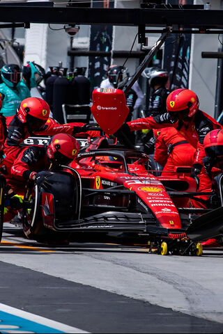 Fast Pit Stop Action! 🏎️💨