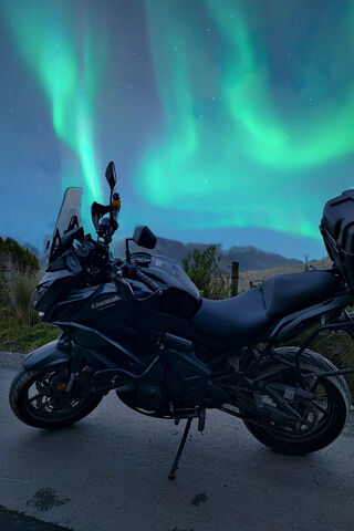 Riding Under the Northe..