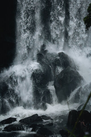 Majestic Waterfall Sple..