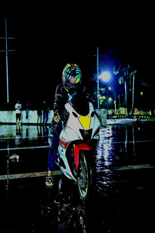 Yamaha R15 M: Night Rid..