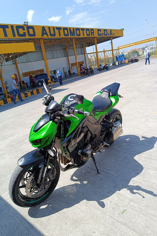 Sleek Green Machine 🏍️💨