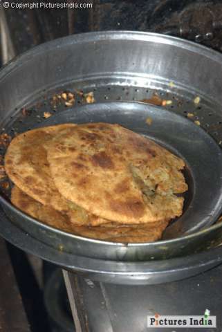 Alu Paratha(potato paratha).jpg1