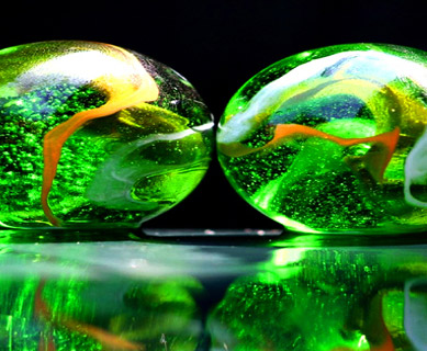 3D glass.