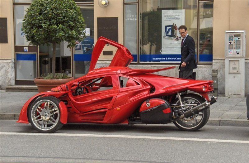 Automobil