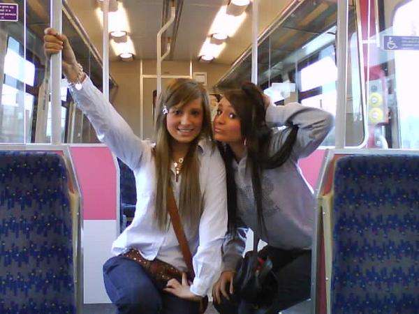 MeE AnD SoPhiE On Da TrAiN :)