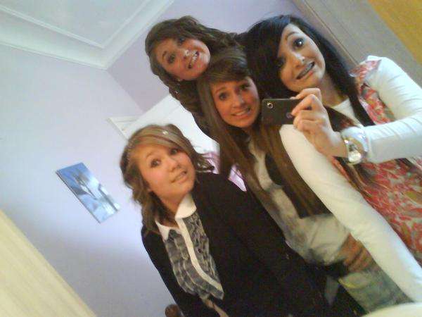 Me AnD ThE GaLz :) x X