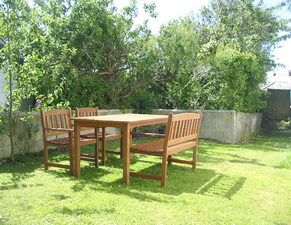 back garden/table-