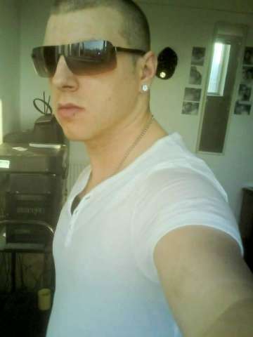 poser