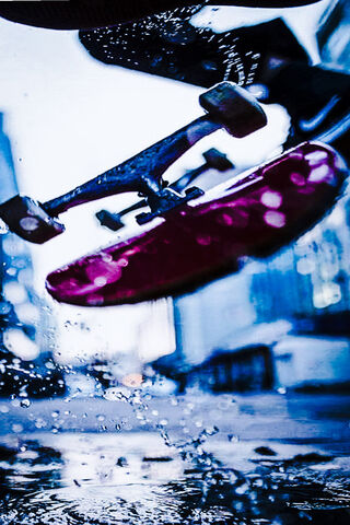 Splashing Through the Streets: Skateboard Adventure! 🛹💦