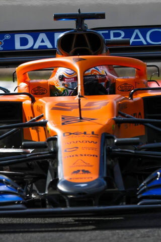 Speed and Precision: The Carlos Sainz Experience 🏎️💨