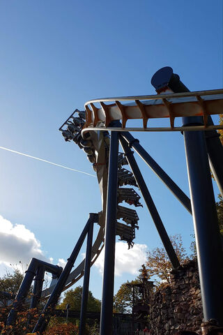 Thrill Ride: The Rollercoaster Adventure 🎢