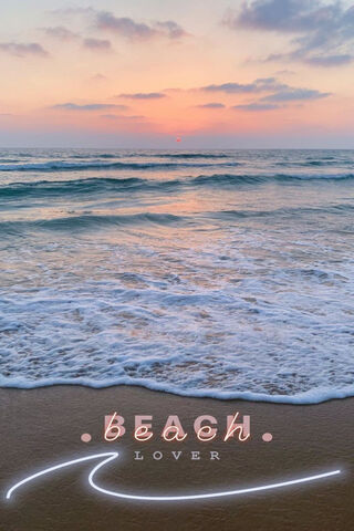 Sunset Serenity: A Beach Lover's Paradise 🌅🏖️
