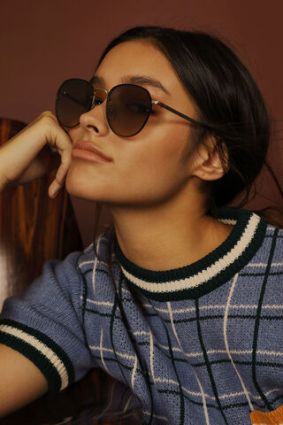 Chic Elegance: A Modern Muse