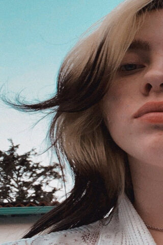 Billie Eilish: A Glimpse of Authenticity 🌟