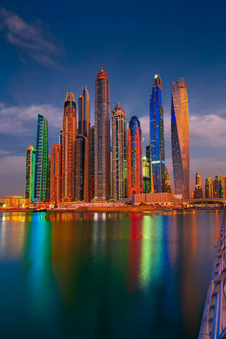 Fff: The Dazzling Skyline of Dubai 🌆✨