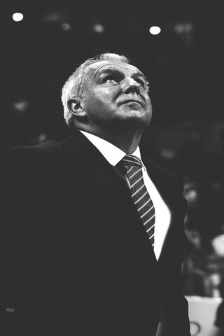 The Visionary Coach: Zeljko Obradovic in Action 🏀✨