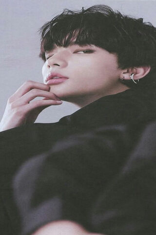 Charming Elegance: The Allure of Hwang Hyunjin