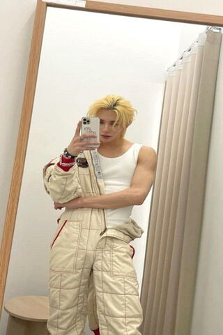 Hwang Hyunjin: A Bold Fashion Statement 🚀