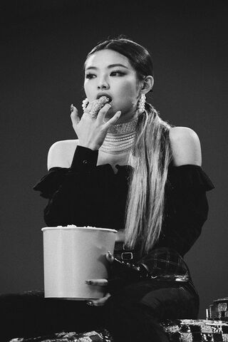 Chic Moments with Kim Jennie 🍿✨