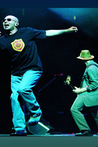 Rocking the Stage: El Indio & Skay in Action! 🎸✨