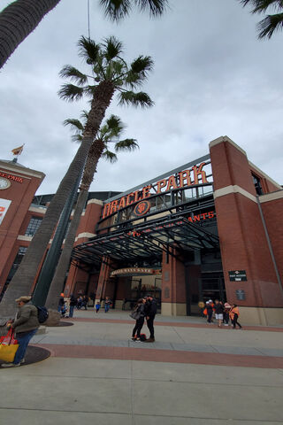 Welcome to Oracle Park: A San Francisco Gem! ⚾️🌴
