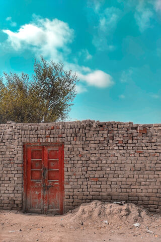 Whispers of South Punjab: A Door to Tradition 🚪🌾