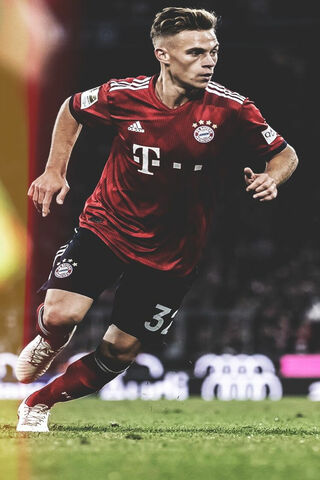 Kimmich in Action: The Midfield Maestro ⚽️🔥