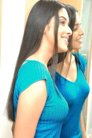 Reflections of Elegance: Asin's Radiant Charm