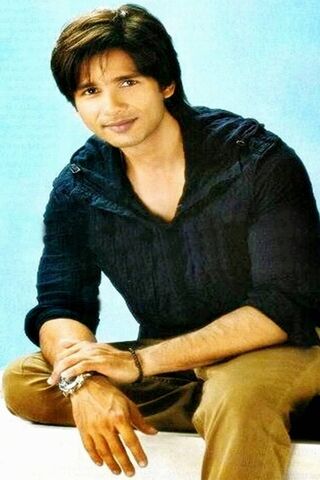 Shahid Kapoor: The Charismatic Star 🌟