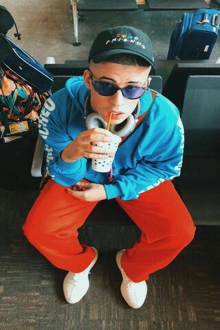 Chillin' in Style: Bad Bunny's Airport Vibes ✈️🎶