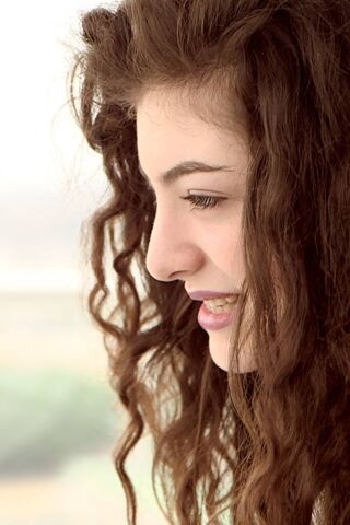 Lorde: The Voice of a Generation 🎤✨