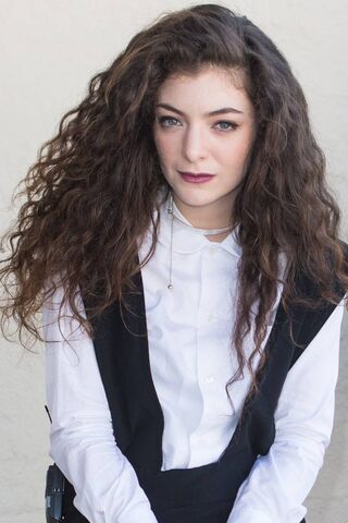 Lorde: The Enigmatic Songstress 🎤✨